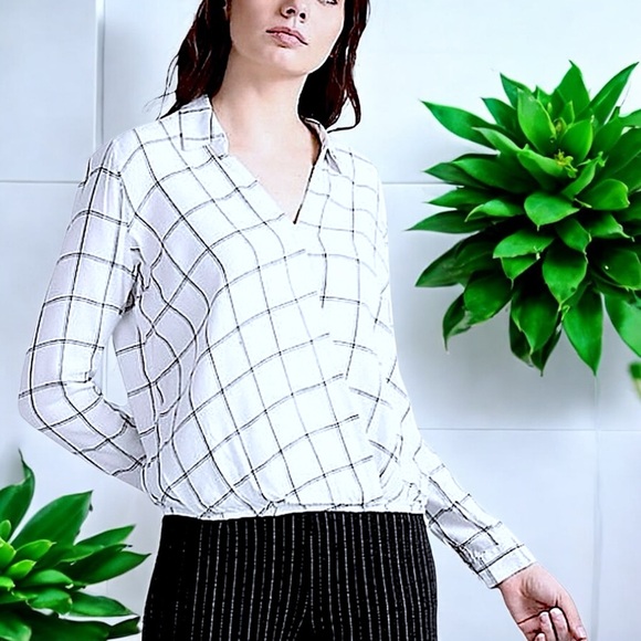 GAP Women White Windowpane Plaid Wrap-Front Shirt - Picture 3 of 16